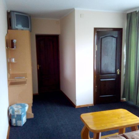Malyvo Hotel Dilyatyn Exteriör bild