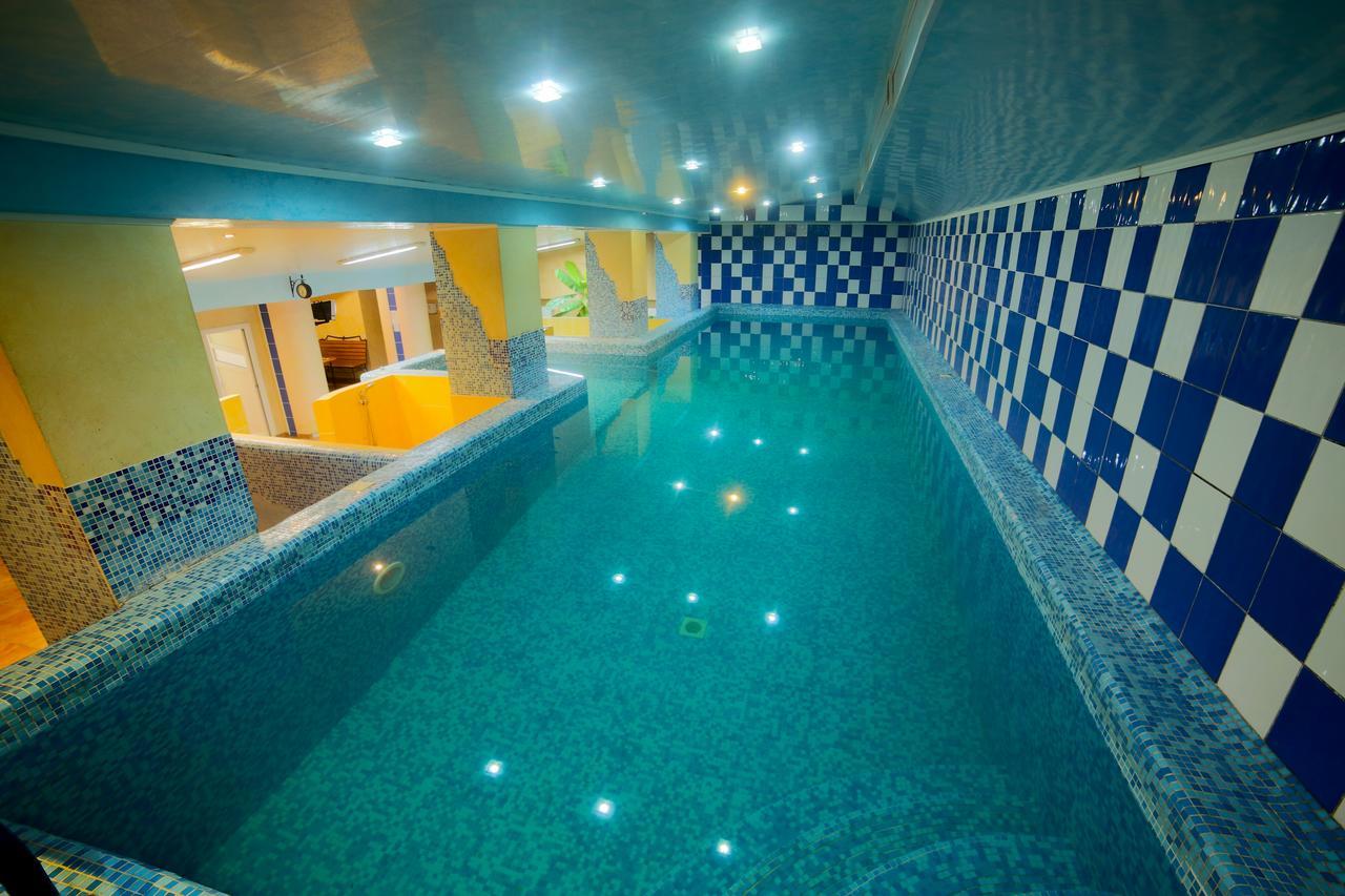 Malyvo Hotel Dilyatyn Exteriör bild