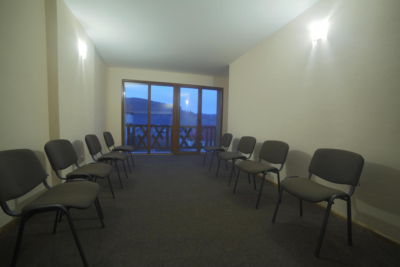 Malyvo Hotel Dilyatyn Exteriör bild