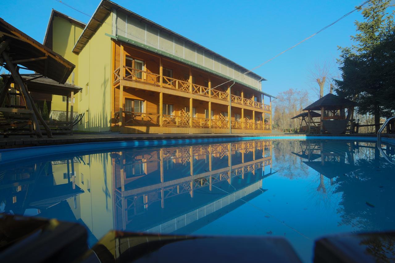 Malyvo Hotel Dilyatyn Exteriör bild