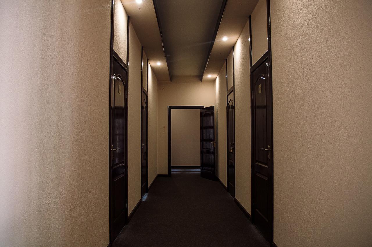 Malyvo Hotel Dilyatyn Exteriör bild