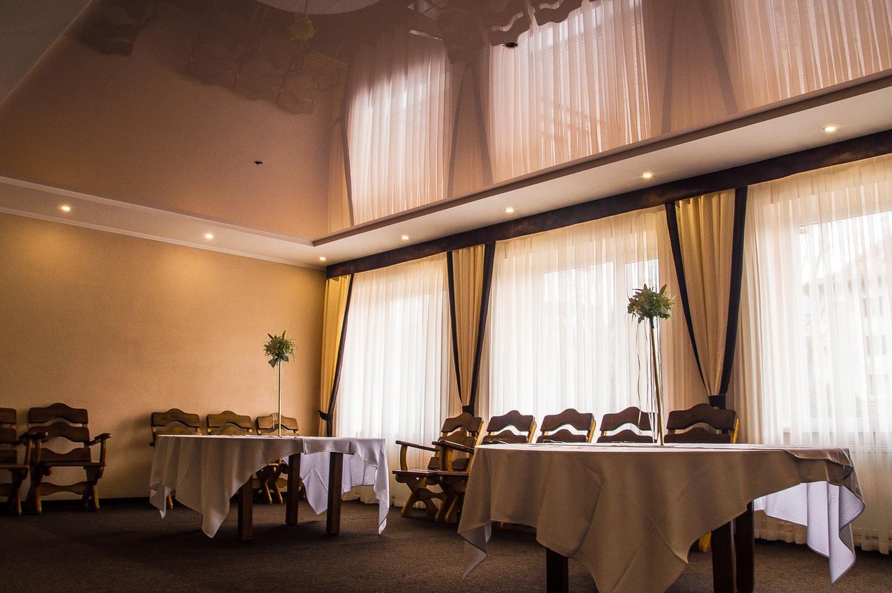 Malyvo Hotel Dilyatyn Exteriör bild