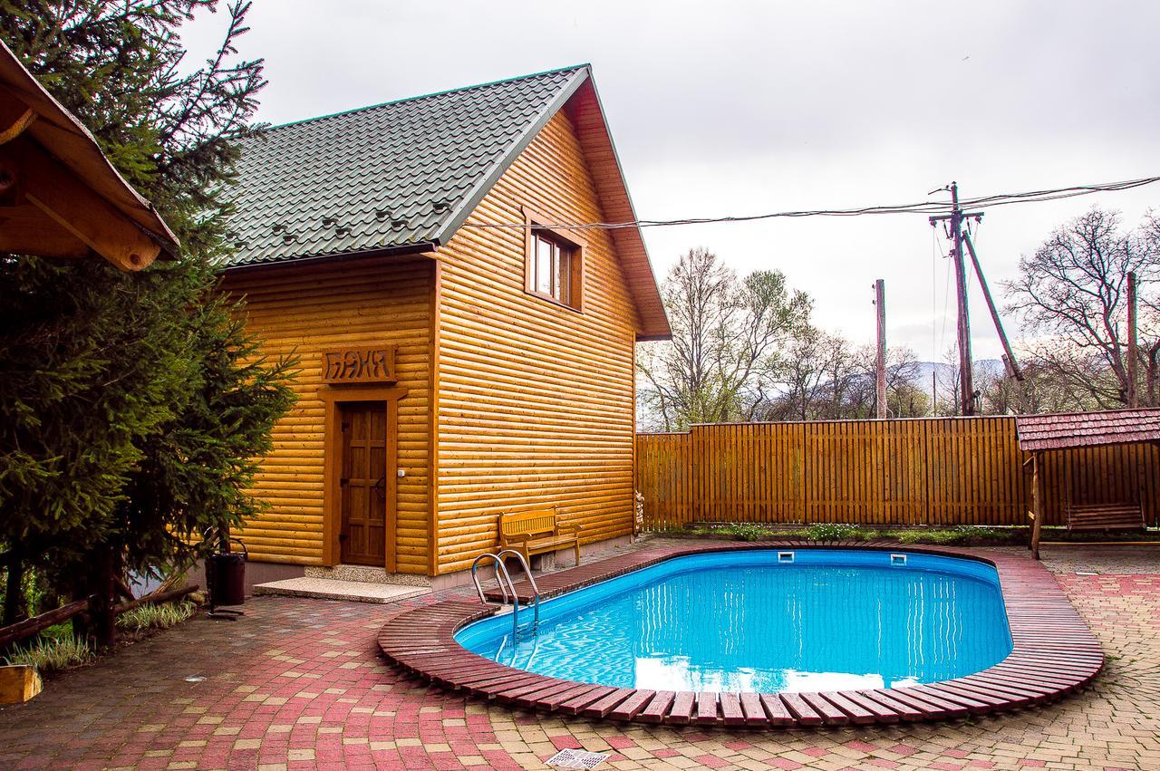 Malyvo Hotel Dilyatyn Exteriör bild